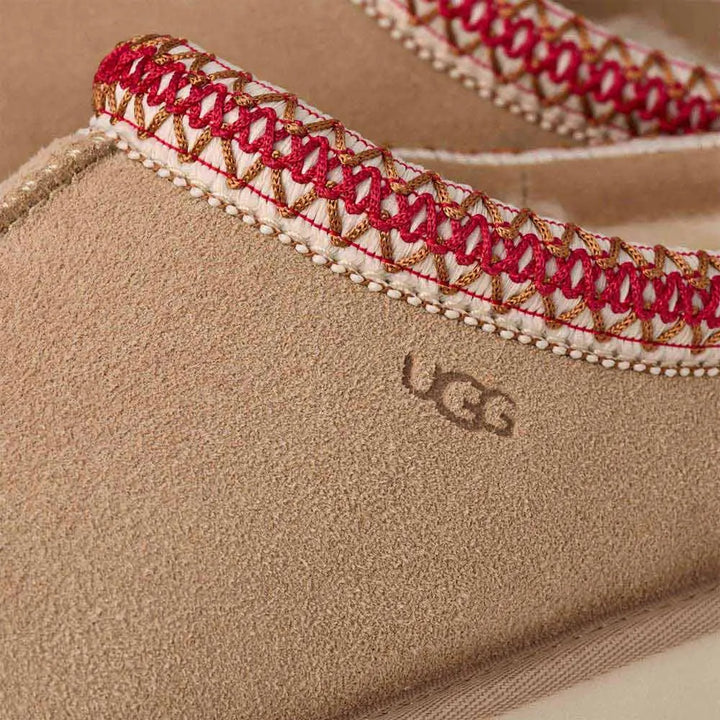 UGG Tasman II – Sand / Dark Cherry